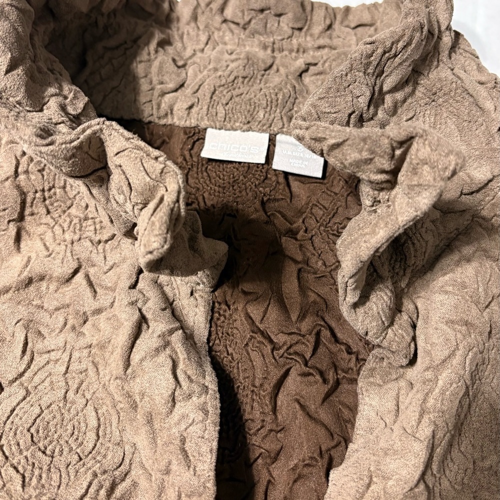 Chico's Travelers Mocha Brown Textured  Wrinkle-Resistant Ruffle Wire Collar. 3 - Picture 10 of 12